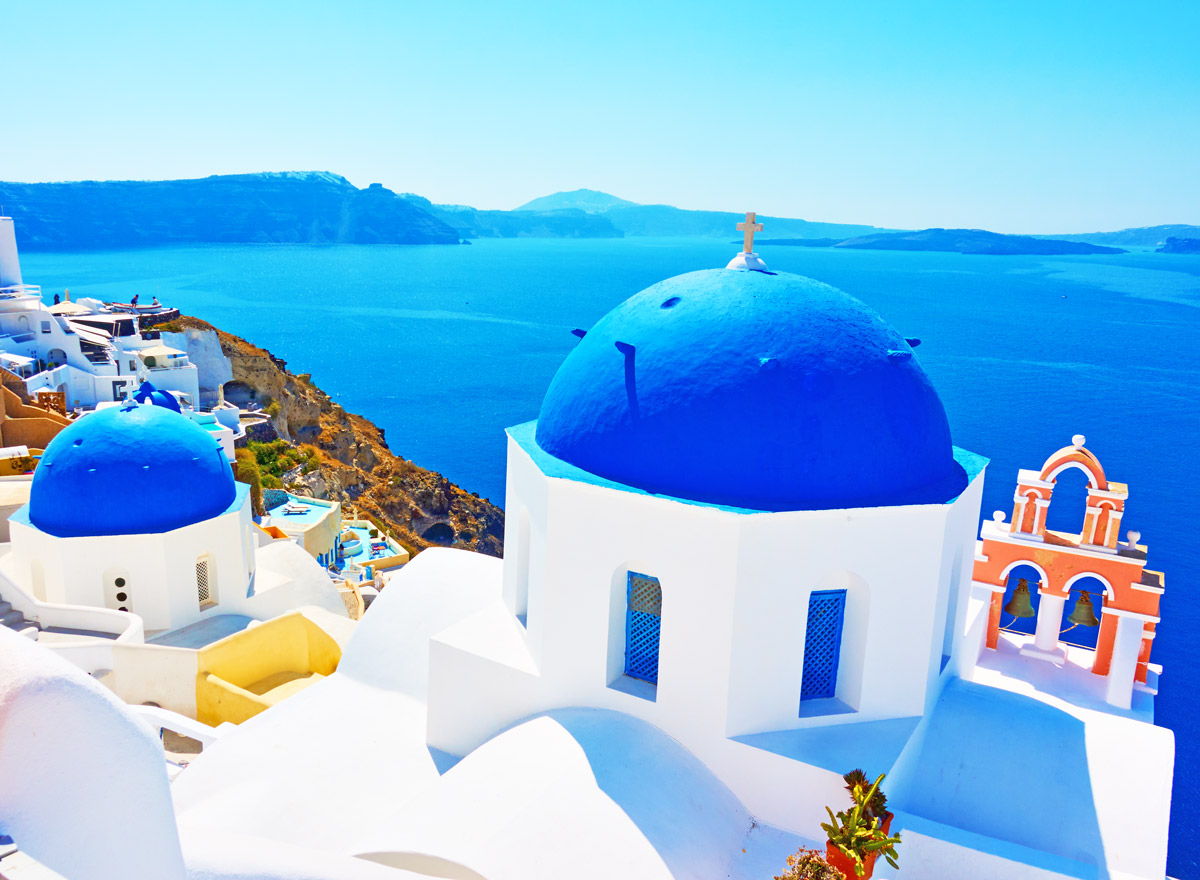 Griechische Inseln: Die blaue Kuppel von Santorini gehört zu den beliebtesten Hotspots der Insel!