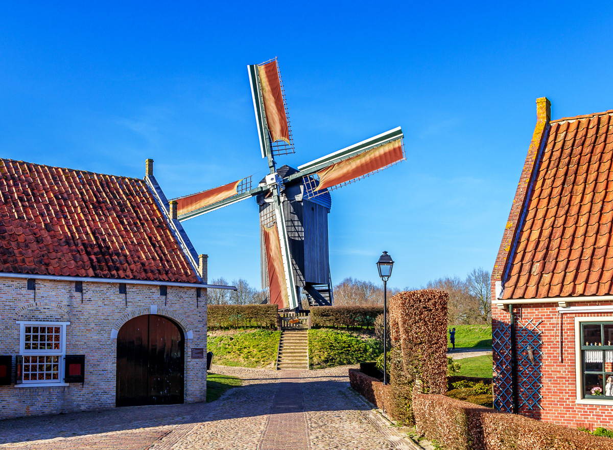 Sehenswürdigkeiten Niederlande als Tagesausflug: Die Windmühle in Bourtange erreicht man schnell