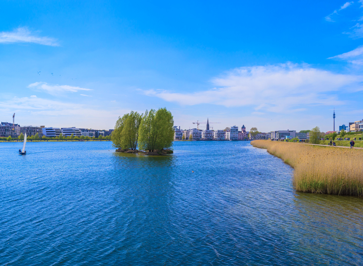 Der Phoenixsee in Dortmund ist einer der schönstenSeen in NRW, aber er wurde künstlich angelegt