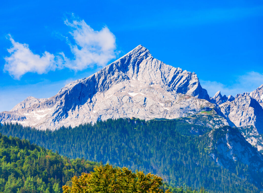 Die bayerische Alpspitze gehört zu den schönsten Bergen in Deutschland