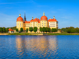 Ausflugsziele in Sachsen: Im Schloss Moritzburg wurde der bekannte Film "3 Haselnüsse für Aschenbrödel" gedreht